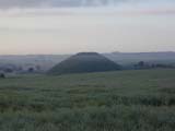 Silbury Hill from outskirts of Avebury, Summer Solstice 2001 (76 kbytes) - Click to enlarge